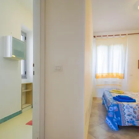 Jana's Flat - Seafront Apartment Fertilia