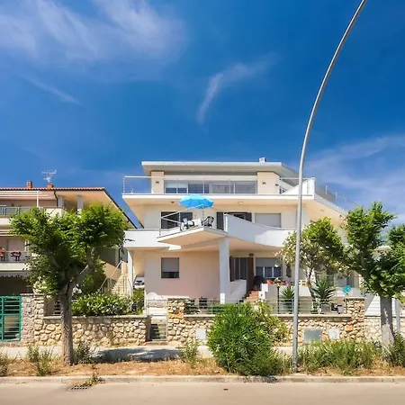 Jana's Flat - Seafront