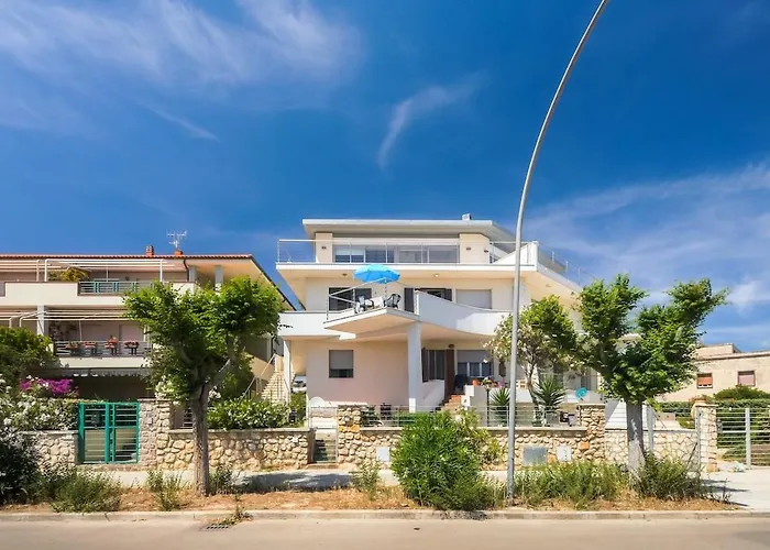 Jana's Flat - Seafront